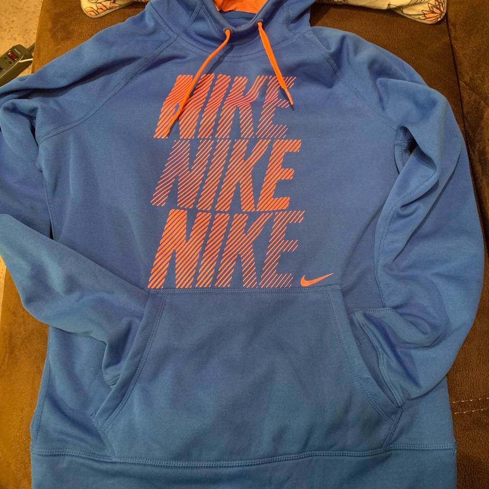 NIKE therma fit hoodie